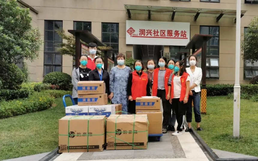 社区收到贵州恒霸药业有限责任公司捐赠的物资。