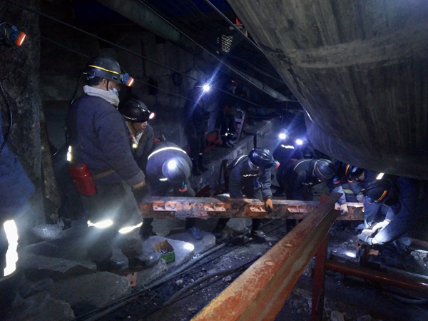 贵州豫能高山煤矿突破“瓶颈” 在困境中冲锋陷阵