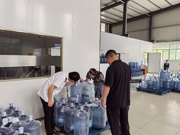 开阳县市场监管局开展食品生产企业专项检查工作，。