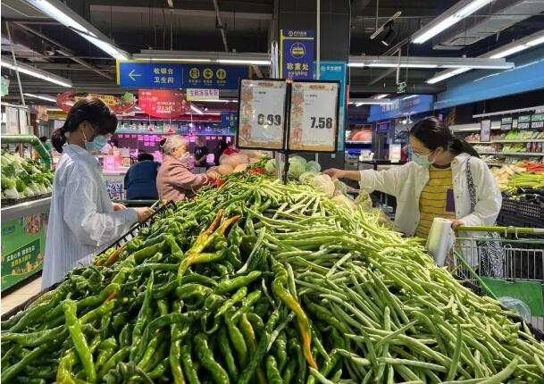市民在購買蔬菜。