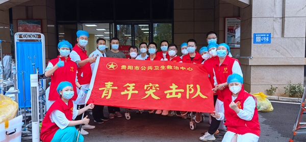 公卫中心青年突击队再出发助力下坝院区腾空搬运。