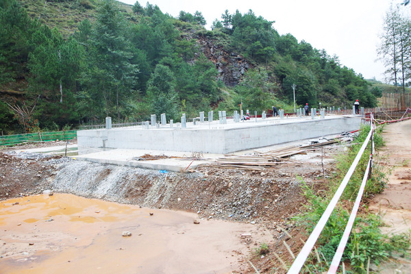 威宁自治县洛泽河提水工程一级泵站建设施工现场。