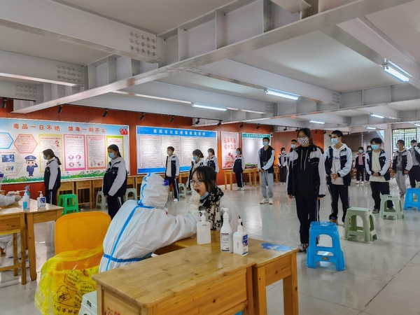 10月10日，修文中学进行全员核酸检测，同时对校内重点人员进行了1次核酸+1次抗原检测。