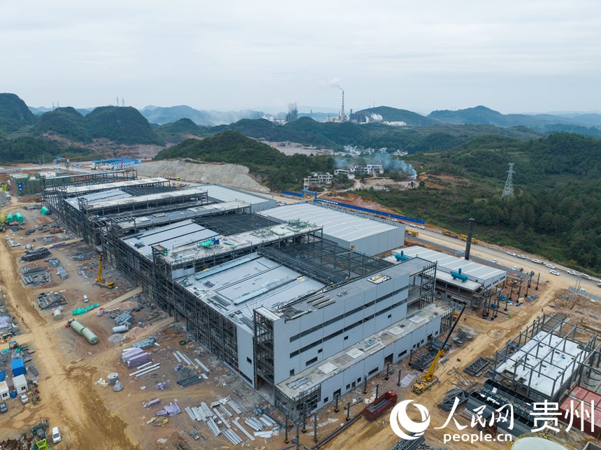 即将建成并投入使用的生产车间。人民网 阳茜摄