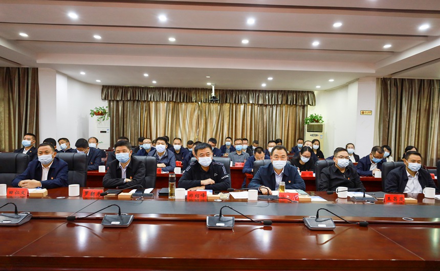 惠水县班子成员集中收看中国共产党第二十次全国代表大会开幕会。惠水县融媒体中心供图