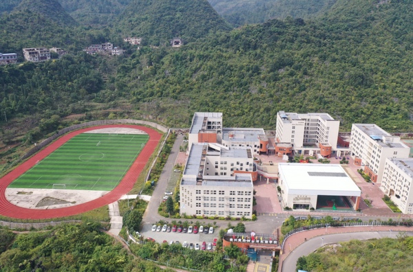 图为黄果树思源实验学校全貌