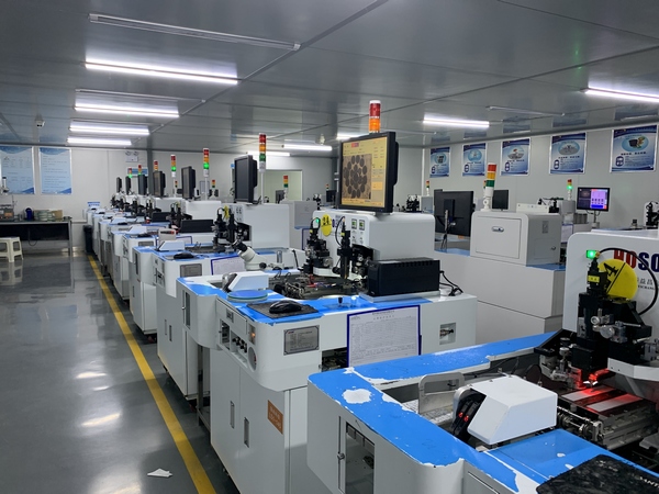 贵州联尚科技有限公司全自动LED灯丝封装生产线。
