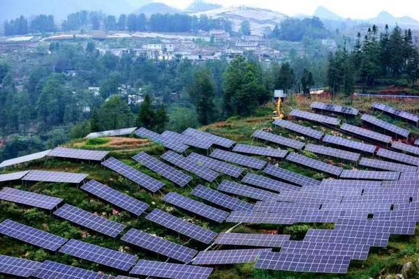 钟山区海发农业光伏绿色电力照亮乡村产业结构发展新思路。