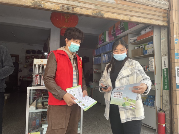 开磷社区志愿者开展垃圾分类宣传引导活动。