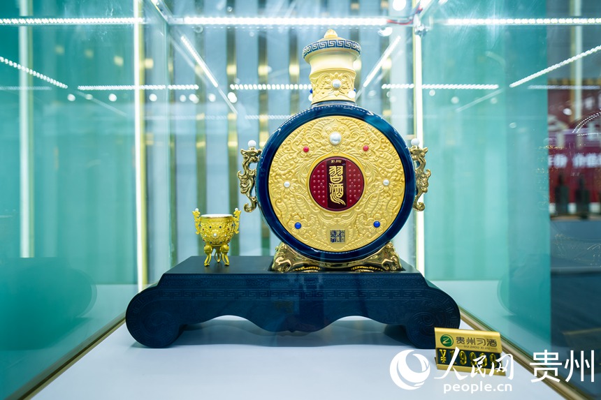 博览会上展出的习酒。人民网记者 涂敏摄