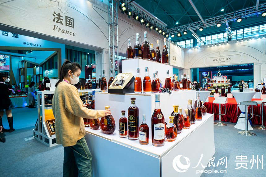 第十一届中国(贵州)国际酒类博览会现场。人民网记者 涂敏摄