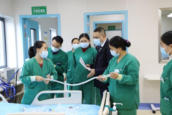 专家组实地考察。
