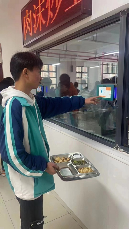 学生人脸识别打餐。
