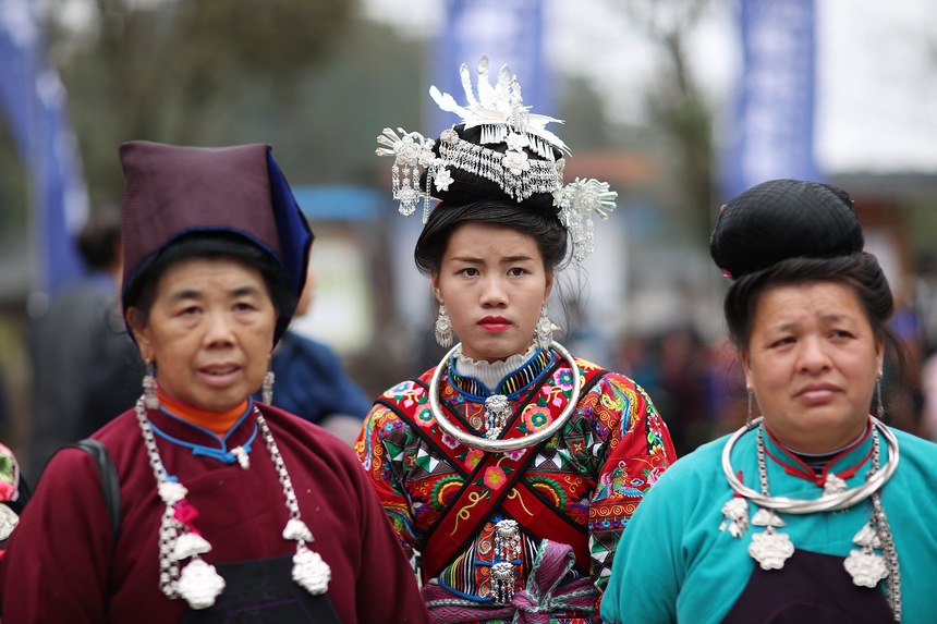 身着盛装的苗族村民参加祭尤节活动。黄晓海摄