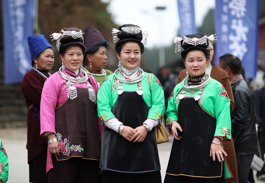 身著盛裝的苗族村民參加祭尤節活動。黃曉海攝