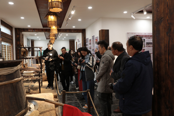 粤黔主流媒体赴黔南集中采访活动走进三都。