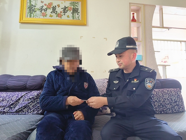 滞留的证件找到了主人。