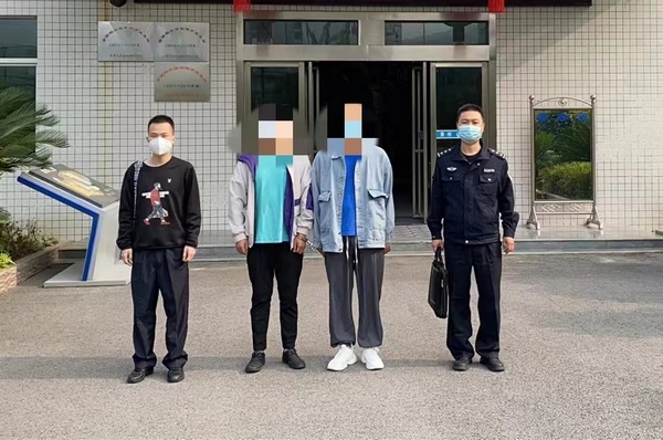 5.娄山关派出所在核查“断卡”线索抓获2名犯罪嫌疑人。