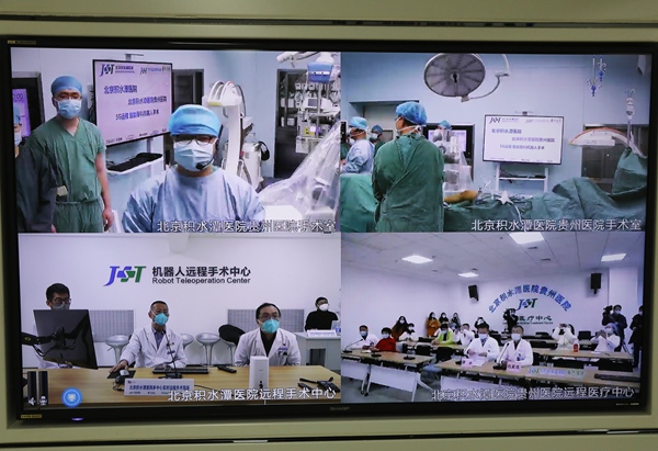天玑机器人远程手术5G连线设备。北京积水潭医院贵州医院供图