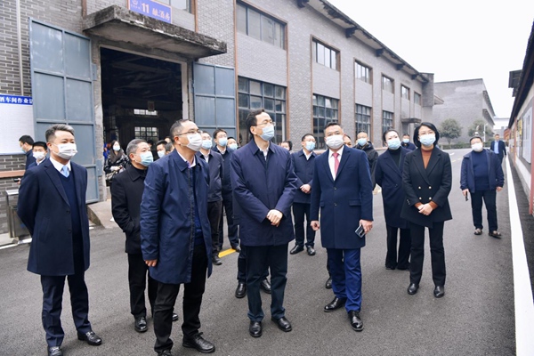 参观珍酒文化长廊。