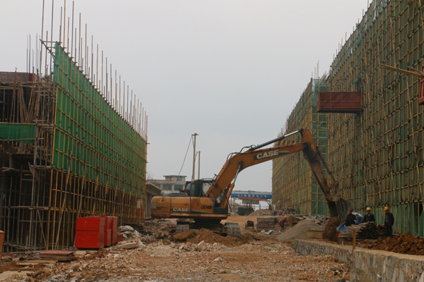 鎮寧高新產業示范園建設項目建設現場。