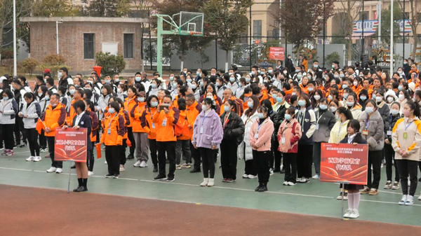 安顺经开区教育系统工会举办教职工运动会。