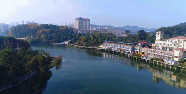 开阳县东湖公园一角