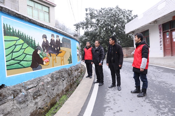 南岑村的民俗文化牆繪。