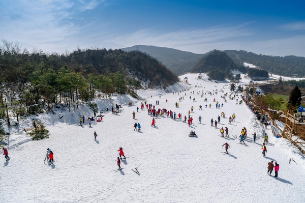梅花山國際滑雪場。