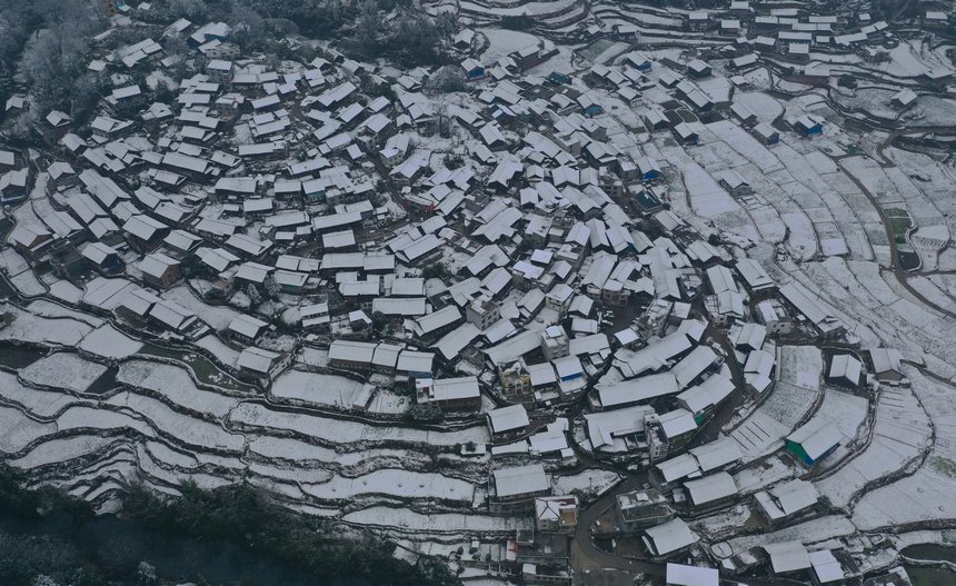 五一村雪后景色（無人機照片）。楊武魁攝