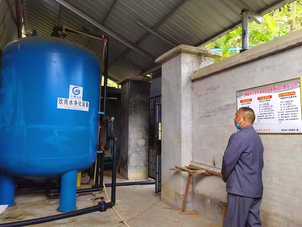 检查村级饮水工程水厂运行情况。