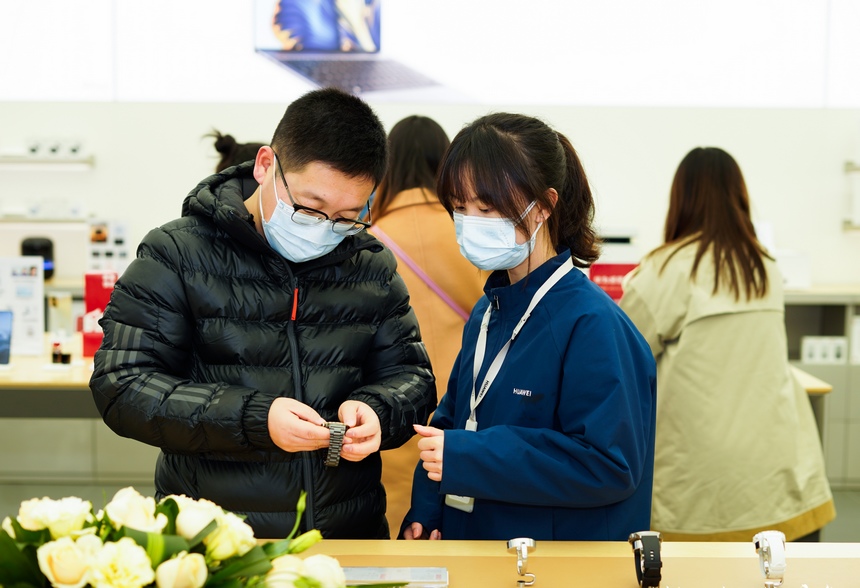 开业现场人气火爆。华为贵州终端业务公司供图