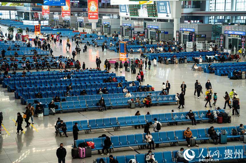 1月7日春运开始以来，贵阳车站管内各铁路车站日均发送旅客达7.3万人次。人民网 阳茜摄