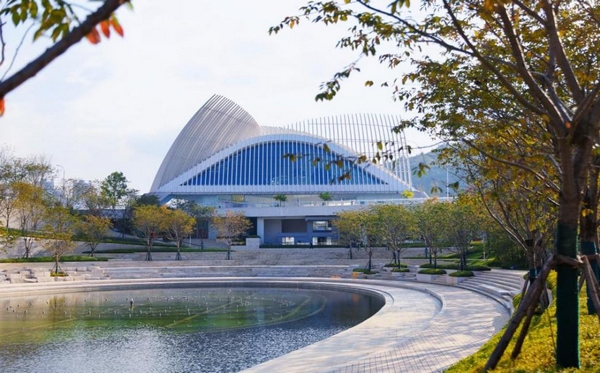 贵阳铁建城饮马湖公园一角。