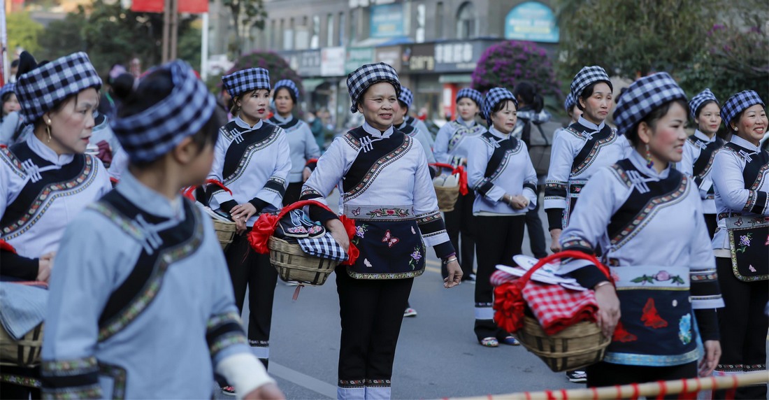 踩街。史传鸿摄