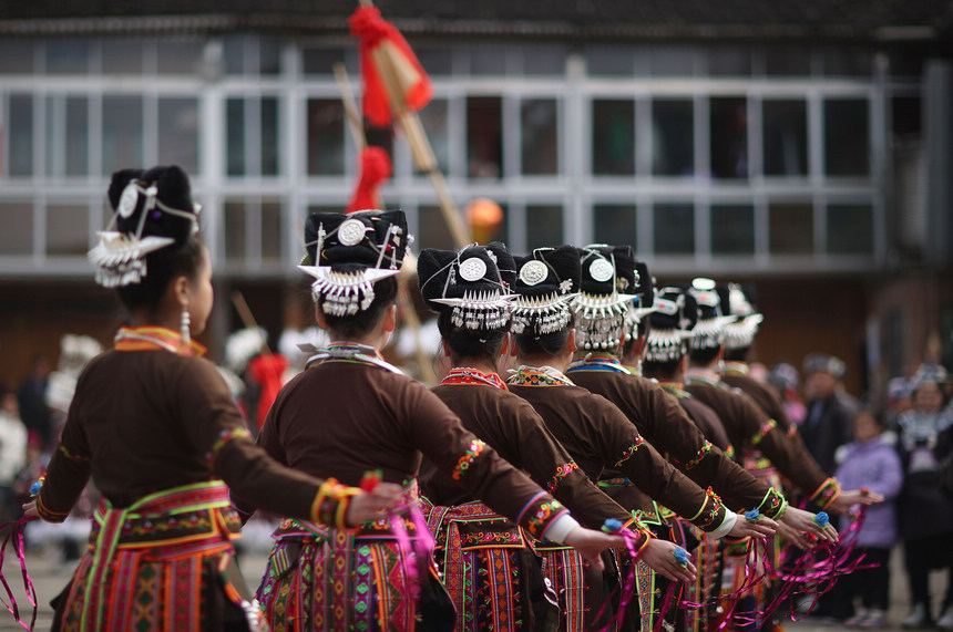 1月27日，盛装打扮的苗族村民跳“苗族锦鸡舞”。