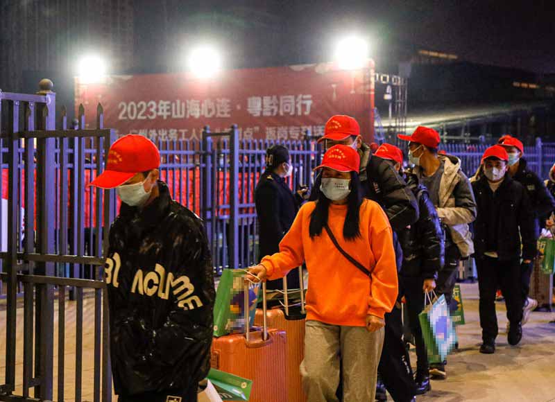 贵州：600名毕节籍务工人员乘坐免费高铁到粤返岗