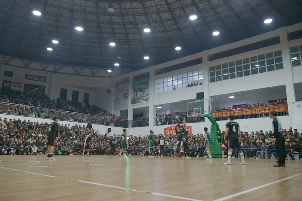 紫云县“五峰杯”篮球赛。