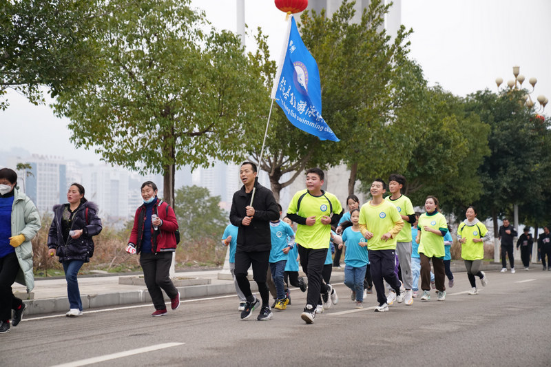 长跑现场。孙磊摄