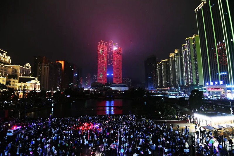 （图片3）南明区2023年无人机跨年首秀现场