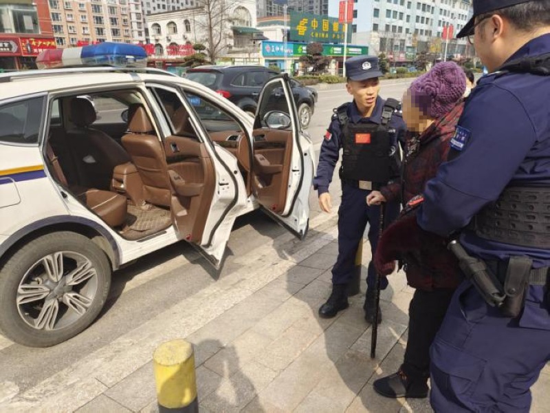 3、將老人安全送回家中。.jpg