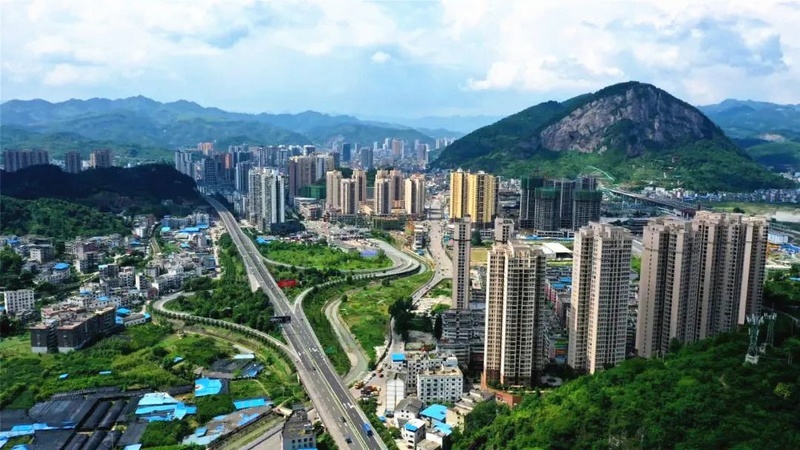 一条条道路，成了满载美好生活的“幸福路”。