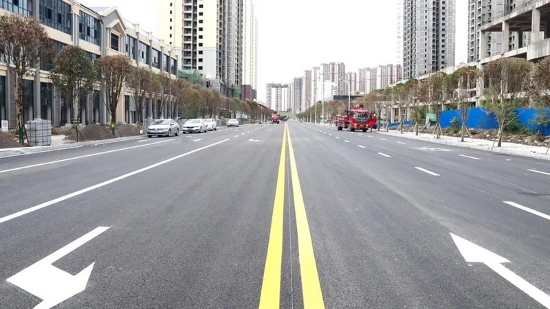 一条条道路，成了满载美好生活的“幸福路”。