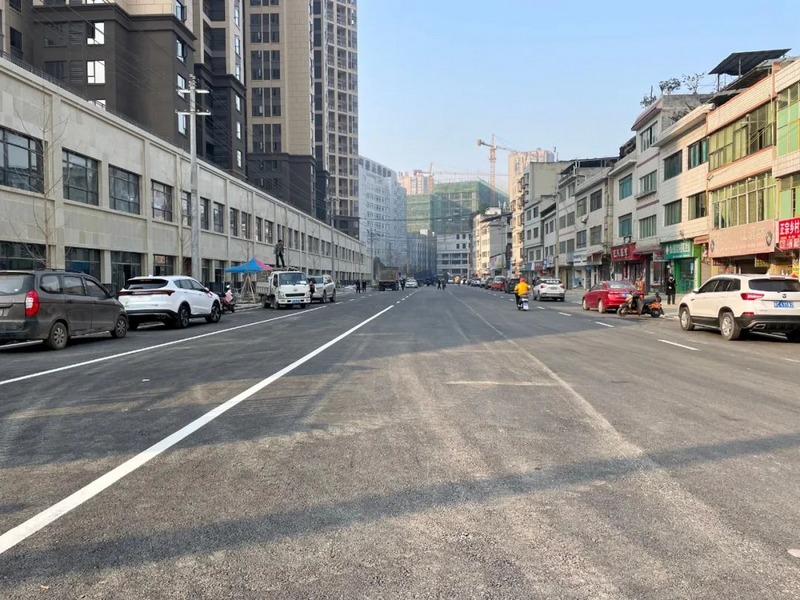 一条条道路，成了满载美好生活的“幸福路”。