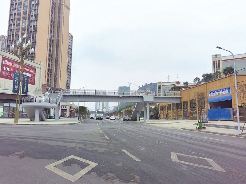 一条条道路，成了满载美好生活的“幸福路”。