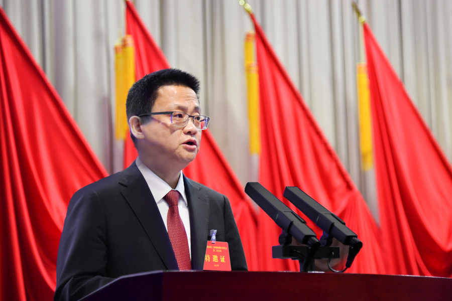 5、羅楊講話。