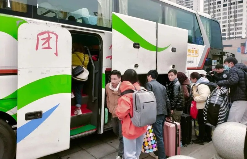 1、搭乘上岗“直通车”。