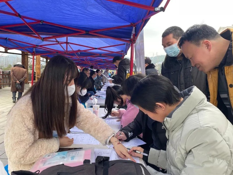 招聘会现场。
