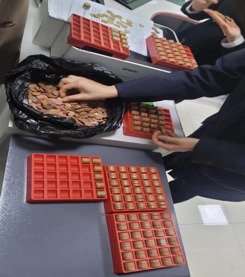 清點硬幣。