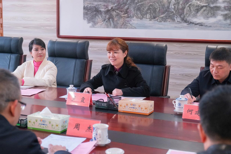 2遵义习水土城红色文化旅游创新区党工委副书记、管委会主任罗霞交流发言。
